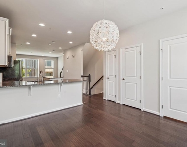 6102 Chronicle Street - Photo Thumbnail 7