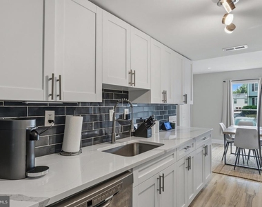 7110 Marbury Court - Photo Thumbnail 12