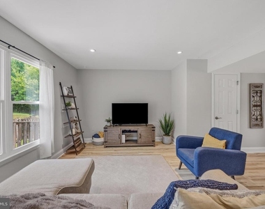 7110 Marbury Court - Photo Thumbnail 16