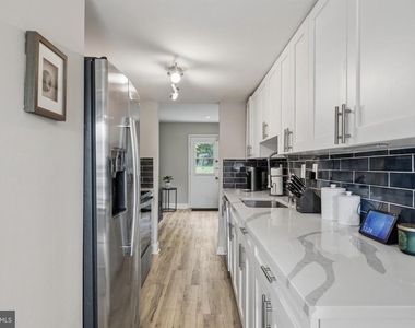 7110 Marbury Court - Photo Thumbnail 9