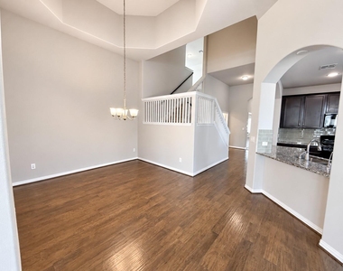 6050 Malta Cir - Photo Thumbnail 8
