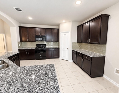 6050 Malta Cir - Photo Thumbnail 6