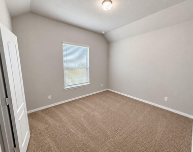6050 Malta Cir - Photo Thumbnail 17