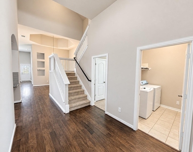 6050 Malta Cir - Photo Thumbnail 7