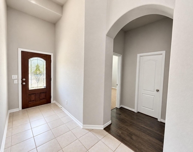 6050 Malta Cir - Photo Thumbnail 2