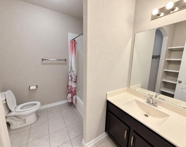 6050 Malta Cir - Photo Thumbnail 18
