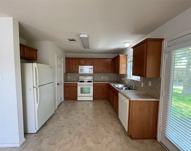 3830 Castle Rock Cv - Photo Thumbnail 8