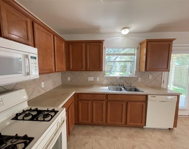 3830 Castle Rock Cv - Photo Thumbnail 9
