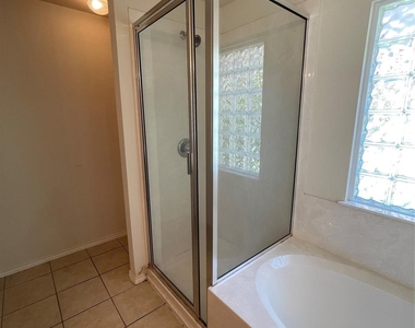 3830 Castle Rock Cv - Photo Thumbnail 17