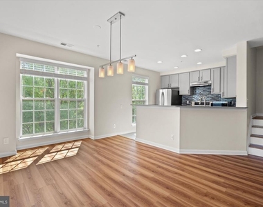 220 Fallsgrove Boulevard - Photo Thumbnail 7