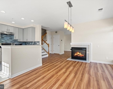 220 Fallsgrove Boulevard - Photo Thumbnail 8