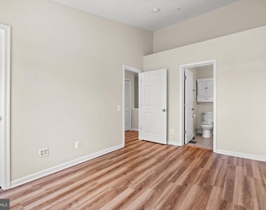 220 Fallsgrove Boulevard - Photo Thumbnail 15