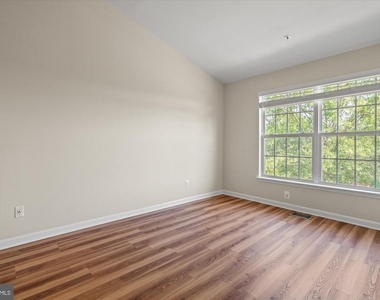 220 Fallsgrove Boulevard - Photo Thumbnail 14