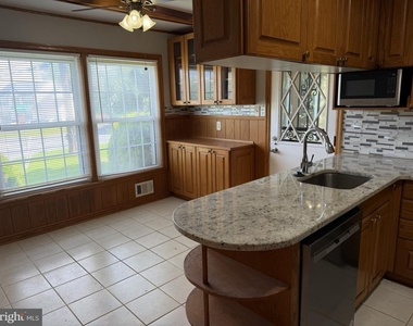13100 Cabinwood Dr - Photo Thumbnail 3
