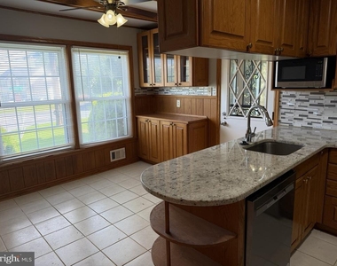 13100 Cabinwood Dr - Photo Thumbnail 4