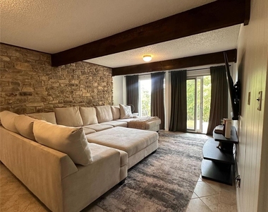 1302 Ridgecrest Dr - Photo Thumbnail 15