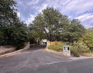 1302 Ridgecrest Dr - Photo Thumbnail 1