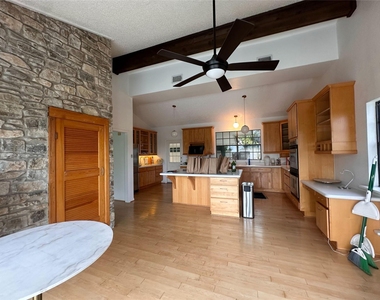 1302 Ridgecrest Dr - Photo Thumbnail 8