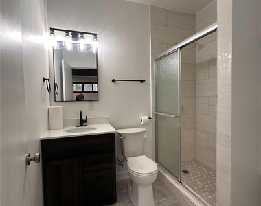 1302 Ridgecrest Dr - Photo Thumbnail 5