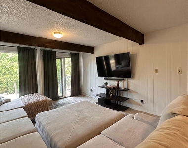1302 Ridgecrest Dr - Photo Thumbnail 16