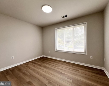 10901 Broad Green Terrace - Photo Thumbnail 27