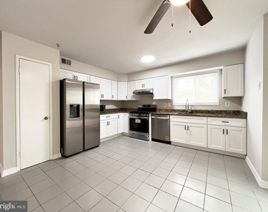 10901 Broad Green Terrace - Photo Thumbnail 13