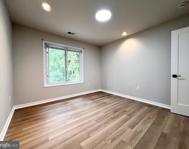 10901 Broad Green Terrace - Photo Thumbnail 32