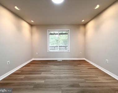 10901 Broad Green Terrace - Photo Thumbnail 17