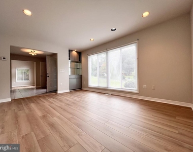 10901 Broad Green Terrace - Photo Thumbnail 7