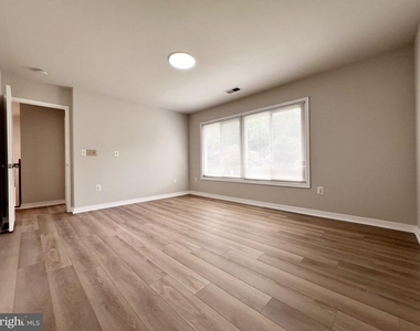 10901 Broad Green Terrace - Photo Thumbnail 23