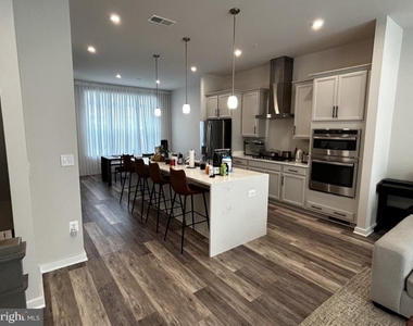 16241 Connors Way - Photo Thumbnail 5