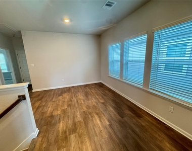 3000 Chisholm Trail Rd - Photo Thumbnail 8