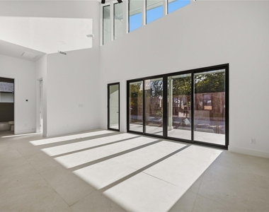 513 Archer St - Photo Thumbnail 2