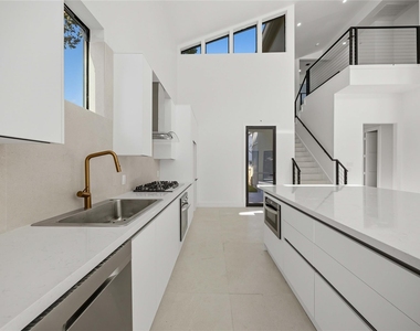 513 Archer St - Photo Thumbnail 7