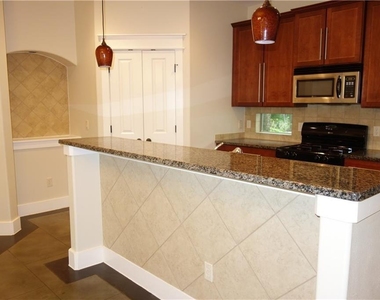8318 Bowling Green Dr - Photo Thumbnail 4