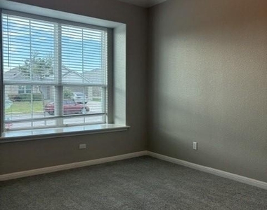 19013 Scoria Dr - Photo Thumbnail 4