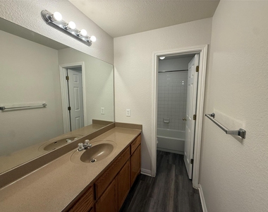8713 Talyne Chaise Cir - Photo Thumbnail 7