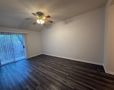 8713 Talyne Chaise Cir - Photo Thumbnail 2