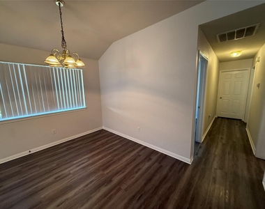 8713 Talyne Chaise Cir - Photo Thumbnail 3