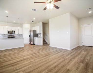 514 War Adminral Dr - Photo Thumbnail 4