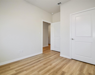 514 War Adminral Dr - Photo Thumbnail 23