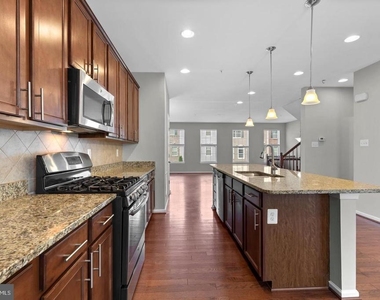 6704 Saw Mill Court - Photo Thumbnail 8