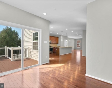 6704 Saw Mill Court - Photo Thumbnail 16