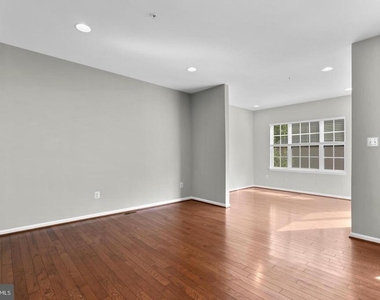6704 Saw Mill Court - Photo Thumbnail 12