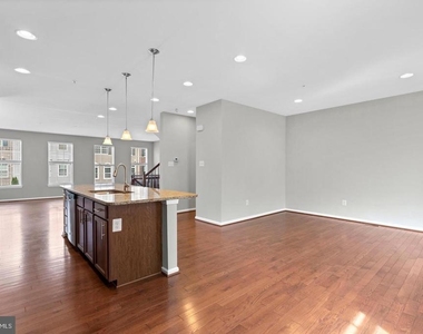 6704 Saw Mill Court - Photo Thumbnail 11