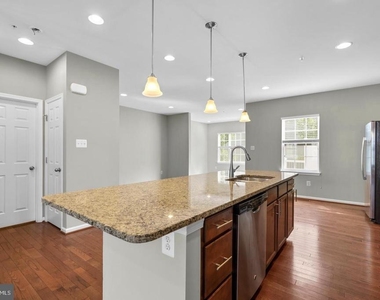 6704 Saw Mill Court - Photo Thumbnail 9
