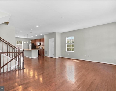 6704 Saw Mill Court - Photo Thumbnail 4