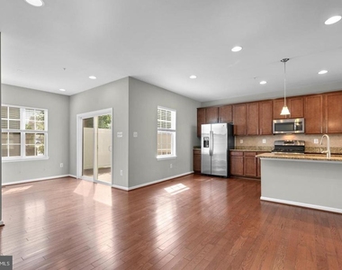 6704 Saw Mill Court - Photo Thumbnail 13