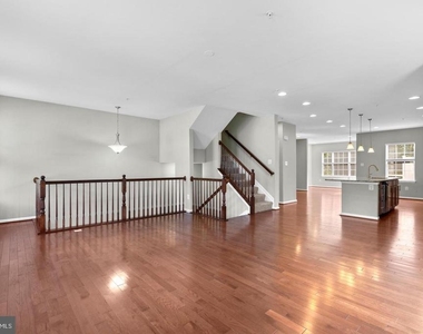 6704 Saw Mill Court - Photo Thumbnail 3