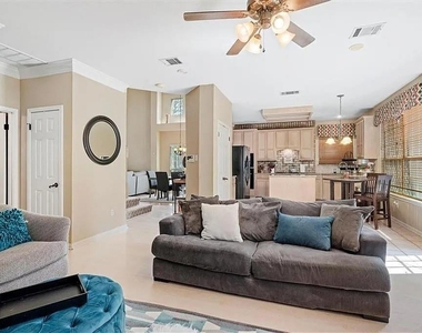1006 Oaklands Dr - Photo Thumbnail 6